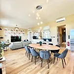 Appartement 18ppl Unique Danube&parliament View, Ac, 7br 6ba Budapest