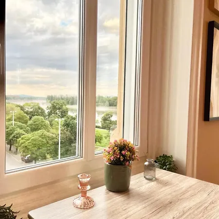 Apartment 23ppl Lux Danube 180 Degree View, Ac In 7br 6ba Budapest