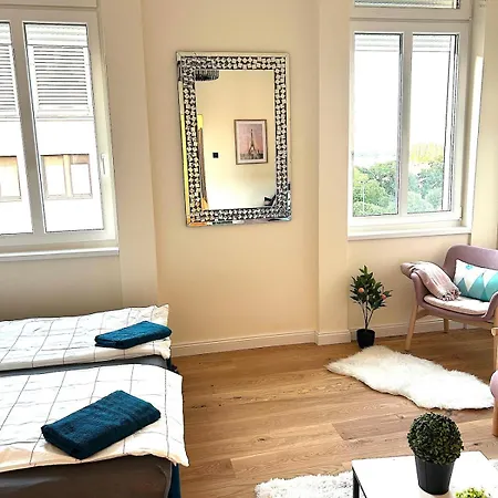 Apartment 23ppl Lux Danube 180 Degree View, Ac In 7br 6ba