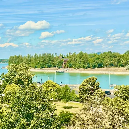 23ppl Lux Danube 180 Degree View, Ac In 7br 6ba Apartment Budapest