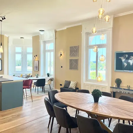 18ppl Unique Danube & Parliament View, Ac, 7br 6ba