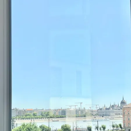 18ppl Unique Danube & Parliament View, Ac, 7br 6ba * بودابست