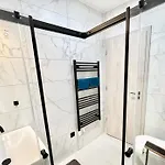 18ppl Unique Danube & Parliament View, Ac, 7br 6ba Budapest