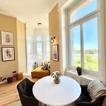 18ppl Unique Danube & Parliament View, Ac, 7br 6ba Lejlighed Budapest
