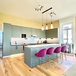 18ppl Unique Danube & Parliament View, Ac, 7br 6ba *