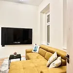 Lejlighed 18ppl Unique Danube & Parliament View, Ac, 7br 6ba *