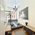 18ppl Unique Danube & Parliament View, Ac, 7br 6ba Budapest