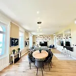 18ppl Unique Danube & Parliament View, Ac, 7br 6ba Lejlighed Budapest