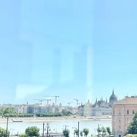 Lejlighed 18ppl Unique Danube & Parliament View, Ac, 7br 6ba Budapest