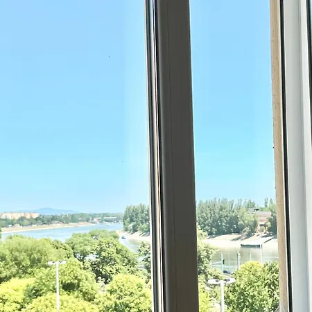 18ppl Unique Danube & Parliament View, Ac, 7br 6ba *