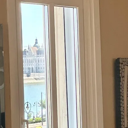18ppl Unique Danube & Parliament View, Ac, 7br 6ba
