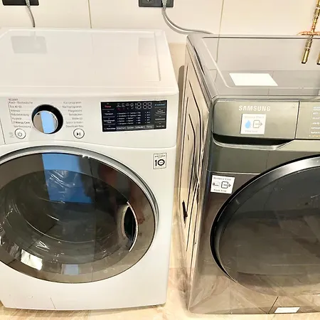 18ppl Unique Danube & Parliament View, Ac, 7br 6ba Budapest