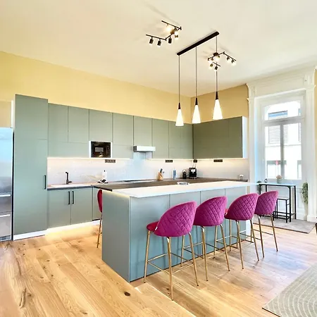 18ppl Unique Danube & Parliament View, Ac, 7br 6ba *