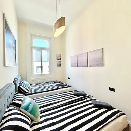 18ppl Unique Danube & Parliament View, Ac, 7br 6ba * Budapest