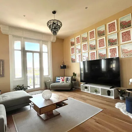 18ppl Unique Danube & Parliament View, Ac, 7br 6ba * Budapest