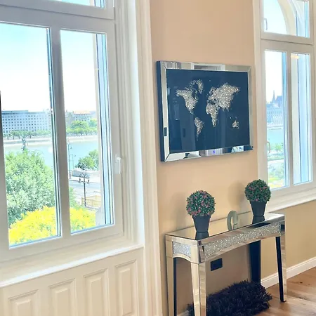 18ppl Unique Danube & Parliament View, Ac, 7br 6ba *