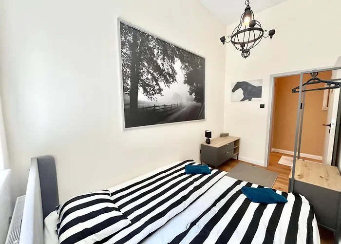 18ppl Unique Danube & Parliament View, Ac, 7br 6ba