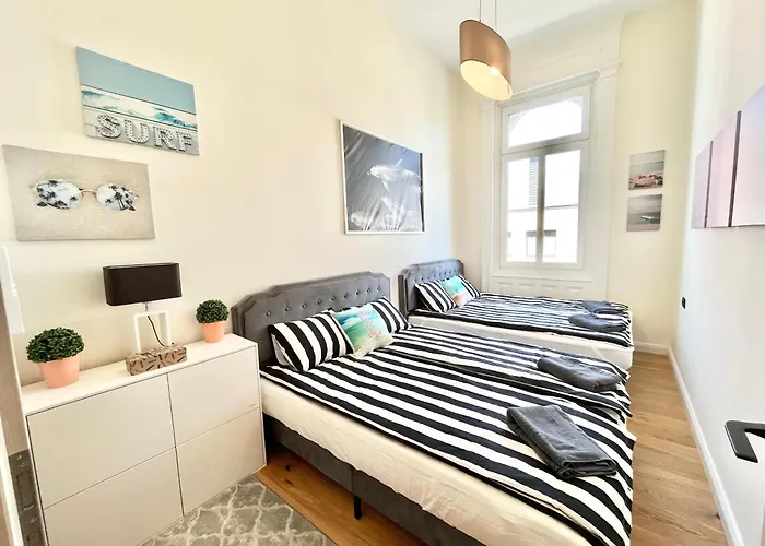 18ppl Unique Danube & Parliament View, Ac, 7br 6ba Апартаменты *