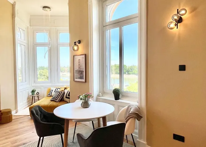 18ppl Unique Danube & Parliament View, Ac, 7br 6ba *