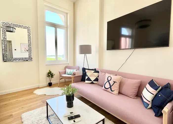 18ppl Unique Danube & Parliament View, Ac, 7br 6ba