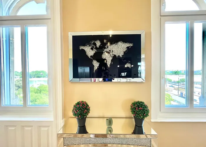 Апартаменты 18ppl Unique Danube & Parliament View, Ac, 7br 6ba