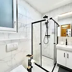 Apartamento 18ppl Unique Danube & Parliament View, Ac, 7br 6ba Budapest